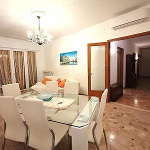 https://laura-apartment-venice-4-p-15-m-to-venice.hotelslidodijesolo.com